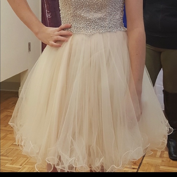 cream homecoming and prom dress - Picture 2 of 2